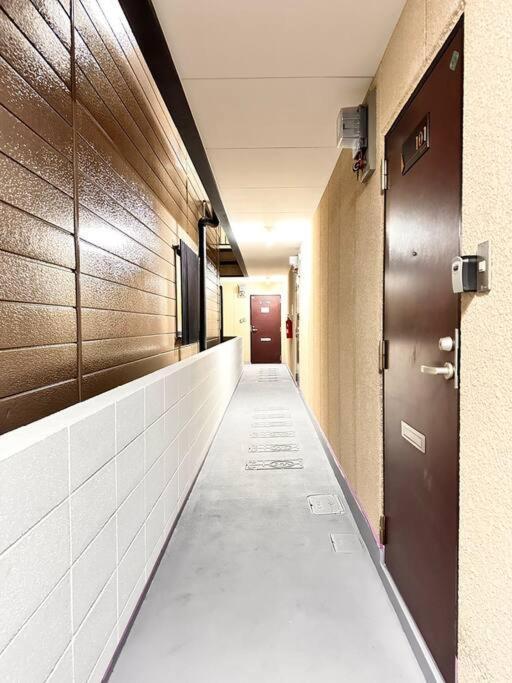 Apartment 103号室花園町駅と萩之茶屋駅各2分ベット2台専用バスルーム付きアクセス抜群 *